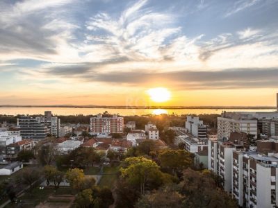 Apartamento à venda com 103m², 3 quartos, 3 suítes, 2 vagas no bairro Menino Deus em Porto Alegre - Foto 13