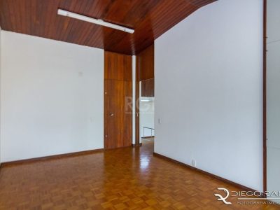 Casa à venda com 1.820m², 3 quartos, 1 suíte, 12 vagas no bairro Menino Deus em Porto Alegre - Foto 6