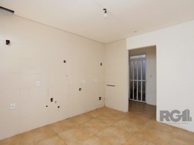 Casa à venda com 200m², 3 quartos, 1 suíte, 2 vagas no bairro Passo d'Areia em Porto Alegre - Foto 10