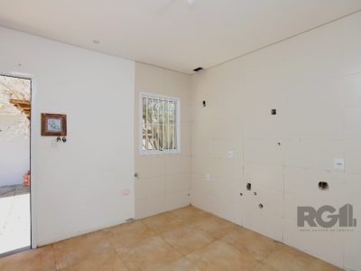 Casa à venda com 200m², 3 quartos, 1 suíte, 2 vagas no bairro Passo d'Areia em Porto Alegre - Foto 12