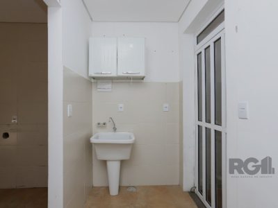 Casa à venda com 200m², 3 quartos, 1 suíte, 2 vagas no bairro Passo d'Areia em Porto Alegre - Foto 14