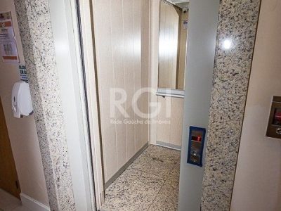 Apartamento à venda com 68m², 3 quartos, 1 suíte, 1 vaga no bairro Jardim Carvalho em Porto Alegre - Foto 4