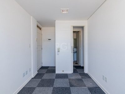 Conjunto/Sala à venda com 45m² no bairro Praia de Belas em Porto Alegre - Foto 6