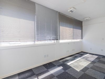 Conjunto/Sala à venda com 45m² no bairro Praia de Belas em Porto Alegre - Foto 3