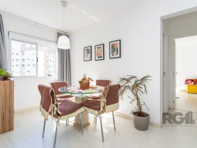 Apartamento à venda com 65m², 3 quartos, 1 suíte, 1 vaga no bairro Vila Ipiranga em Porto Alegre - Foto 4