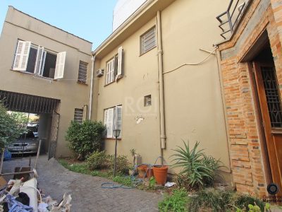 Casa à venda com 286m², 3 quartos, 1 suíte no bairro Auxiliadora em Porto Alegre - Foto 22