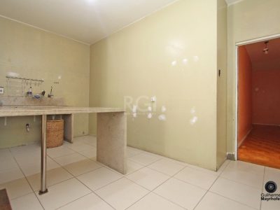 Casa à venda com 286m², 3 quartos, 1 suíte no bairro Auxiliadora em Porto Alegre - Foto 34