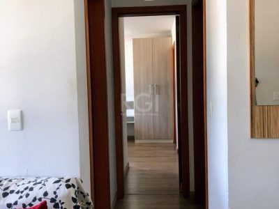 Apartamento à venda com 63m², 2 quartos, 1 suíte, 1 vaga no bairro Medianeira em Porto Alegre - Foto 9