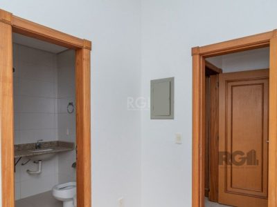 Casa à venda com 360m², 4 quartos, 2 suítes, 3 vagas no bairro Menino Deus em Porto Alegre - Foto 44