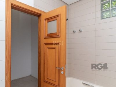 Casa à venda com 360m², 4 quartos, 2 suítes, 3 vagas no bairro Menino Deus em Porto Alegre - Foto 46