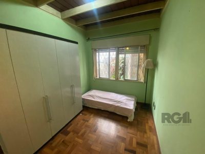 Casa à venda com 156m², 3 quartos, 1 suíte, 2 vagas no bairro Partenon em Porto Alegre - Foto 16