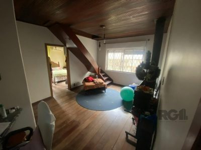 Casa à venda com 156m², 3 quartos, 1 suíte, 2 vagas no bairro Partenon em Porto Alegre - Foto 12