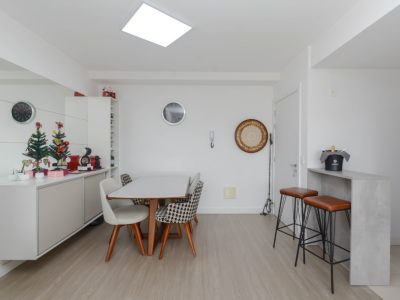 Apartamento à venda com 64m², 2 quartos, 1 suíte, 2 vagas no bairro Cidade Baixa em Porto Alegre - Foto 2