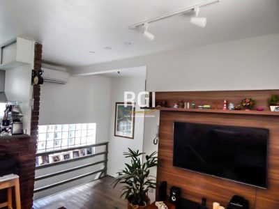 Casa à venda com 133m², 3 quartos, 4 vagas no bairro Vila Jardim em Porto Alegre - Foto 4