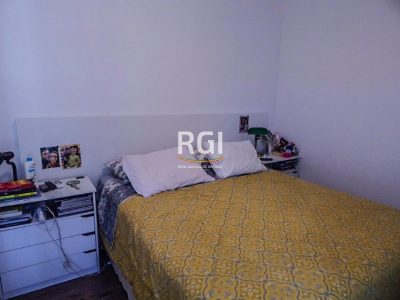 Casa à venda com 133m², 3 quartos, 4 vagas no bairro Vila Jardim em Porto Alegre - Foto 10