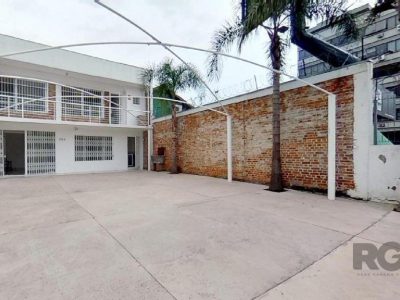 Casa à venda com 130m², 3 quartos, 1 suíte, 8 vagas no bairro Praia de Belas em Porto Alegre - Foto 2