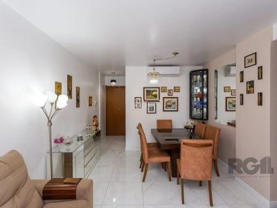 Apartamento à venda com 78m², 3 quartos, 1 suíte, 1 vaga no bairro Jardim Carvalho em Porto Alegre - Foto 4