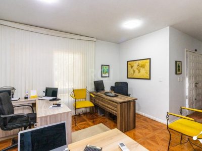 Casa à venda com 215m², 3 quartos, 1 suíte, 4 vagas no bairro Jardim Planalto em Porto Alegre - Foto 3