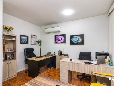 Casa à venda com 215m², 3 quartos, 1 suíte, 4 vagas no bairro Jardim Planalto em Porto Alegre - Foto 4