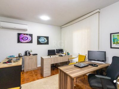 Casa à venda com 215m², 3 quartos, 1 suíte, 4 vagas no bairro Jardim Planalto em Porto Alegre - Foto 5