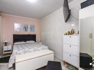 Casa à venda com 215m², 3 quartos, 1 suíte, 4 vagas no bairro Jardim Planalto em Porto Alegre - Foto 25