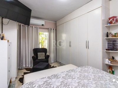 Casa à venda com 215m², 3 quartos, 1 suíte, 4 vagas no bairro Jardim Planalto em Porto Alegre - Foto 26