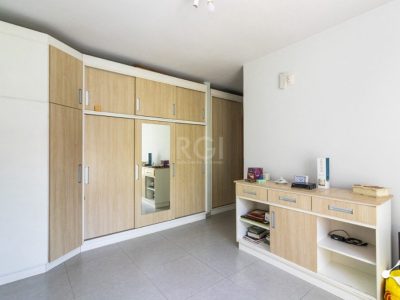 Casa à venda com 215m², 3 quartos, 1 suíte, 4 vagas no bairro Jardim Planalto em Porto Alegre - Foto 31