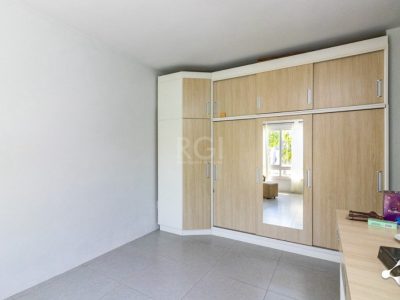 Casa à venda com 215m², 3 quartos, 1 suíte, 4 vagas no bairro Jardim Planalto em Porto Alegre - Foto 32