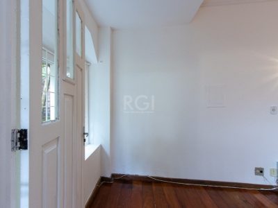 Casa à venda com 190m², 3 quartos, 1 suíte, 3 vagas no bairro Ipanema em Porto Alegre - Foto 9