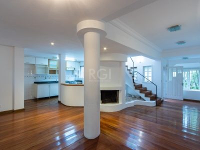 Casa à venda com 190m², 3 quartos, 1 suíte, 3 vagas no bairro Ipanema em Porto Alegre - Foto 2