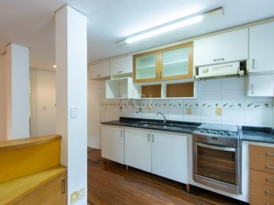 Casa à venda com 190m², 3 quartos, 1 suíte, 3 vagas no bairro Ipanema em Porto Alegre - Foto 11