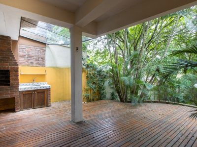 Casa à venda com 190m², 3 quartos, 1 suíte, 3 vagas no bairro Ipanema em Porto Alegre - Foto 15