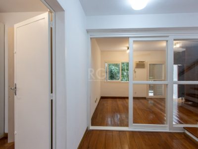 Casa à venda com 190m², 3 quartos, 1 suíte, 3 vagas no bairro Ipanema em Porto Alegre - Foto 25