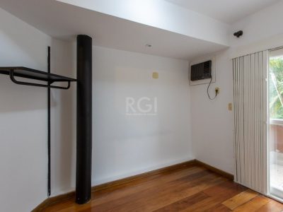 Casa à venda com 190m², 3 quartos, 1 suíte, 3 vagas no bairro Ipanema em Porto Alegre - Foto 29