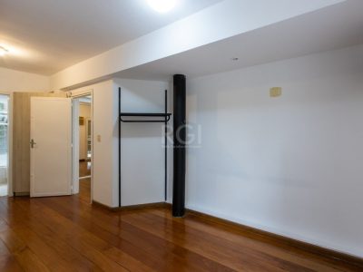 Casa à venda com 190m², 3 quartos, 1 suíte, 3 vagas no bairro Ipanema em Porto Alegre - Foto 31