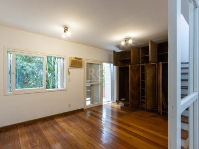 Casa à venda com 190m², 3 quartos, 1 suíte, 3 vagas no bairro Ipanema em Porto Alegre - Foto 33