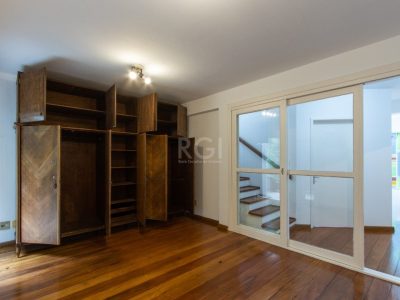 Casa à venda com 190m², 3 quartos, 1 suíte, 3 vagas no bairro Ipanema em Porto Alegre - Foto 34