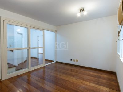 Casa à venda com 190m², 3 quartos, 1 suíte, 3 vagas no bairro Ipanema em Porto Alegre - Foto 37