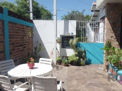 Casa à venda com 250m², 4 quartos, 2 vagas no bairro Chácara das Pedras em Porto Alegre - Foto 2