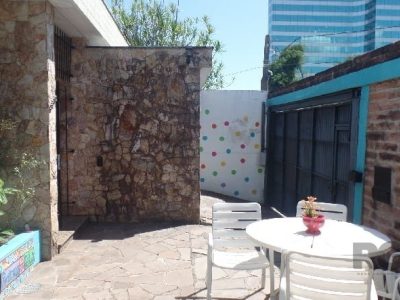 Casa à venda com 250m², 4 quartos, 2 vagas no bairro Chácara das Pedras em Porto Alegre - Foto 3