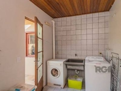 Casa à venda com 279m², 4 quartos, 1 suíte, 3 vagas no bairro Santa Tereza em Porto Alegre - Foto 32