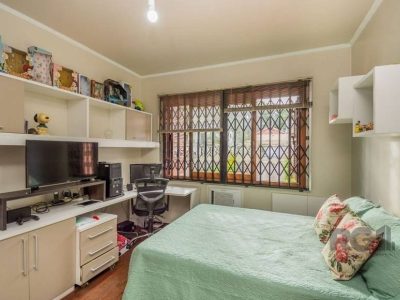 Casa à venda com 279m², 4 quartos, 1 suíte, 3 vagas no bairro Santa Tereza em Porto Alegre - Foto 13