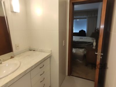 Apartamento à venda com 167m², 3 quartos, 1 suíte, 1 vaga no bairro Moinhos de Vento em Porto Alegre - Foto 19