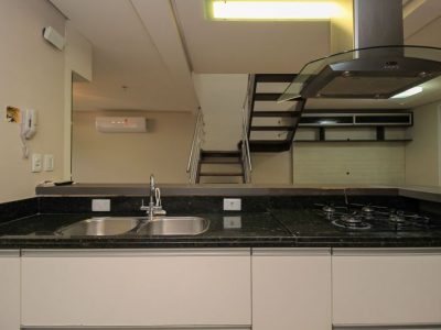 Casa à venda com 178m², 3 quartos, 1 suíte, 2 vagas no bairro Ipanema em Porto Alegre - Foto 10