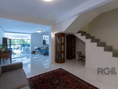 Casa à venda com 410m², 3 quartos, 3 suítes, 3 vagas no bairro Ipanema em Porto Alegre - Foto 8