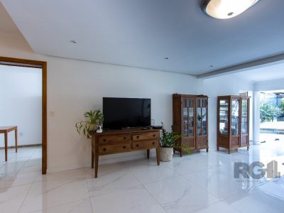 Casa à venda com 410m², 3 quartos, 3 suítes, 3 vagas no bairro Ipanema em Porto Alegre - Foto 10