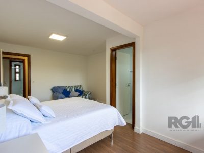 Casa à venda com 410m², 3 quartos, 3 suítes, 3 vagas no bairro Ipanema em Porto Alegre - Foto 41