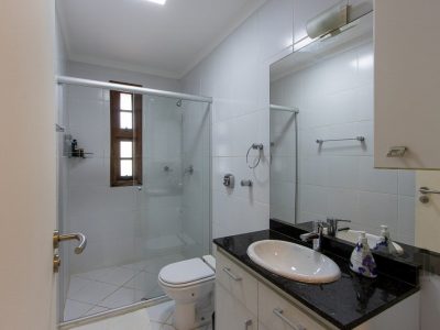 Casa à venda com 410m², 3 quartos, 3 suítes, 3 vagas no bairro Ipanema em Porto Alegre - Foto 43