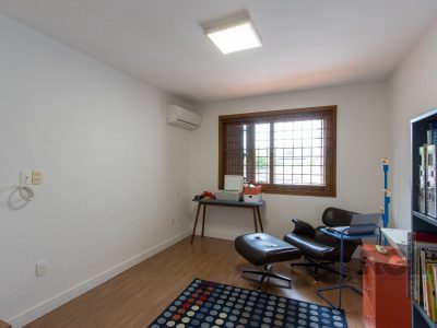 Casa à venda com 410m², 3 quartos, 3 suítes, 3 vagas no bairro Ipanema em Porto Alegre - Foto 45