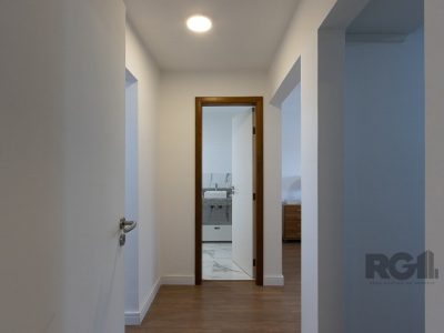 Casa à venda com 410m², 3 quartos, 3 suítes, 3 vagas no bairro Ipanema em Porto Alegre - Foto 47